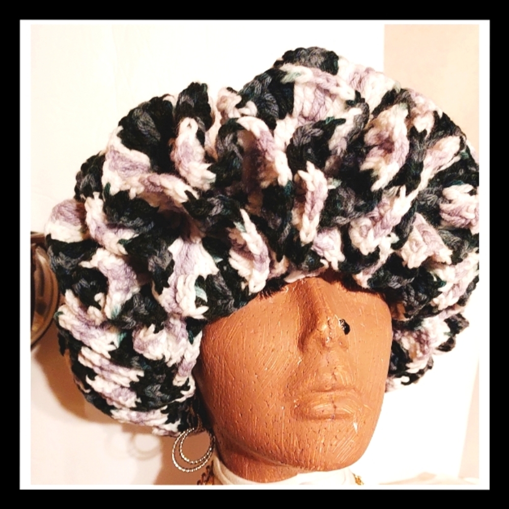 #L❤️VE HANDMADE. Crochet Ruffle HAT